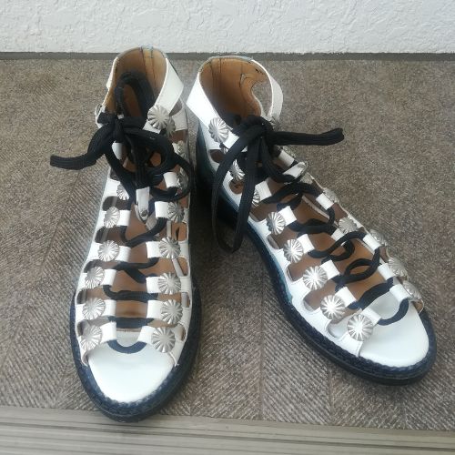 TOGA コンチョストラップシューズ