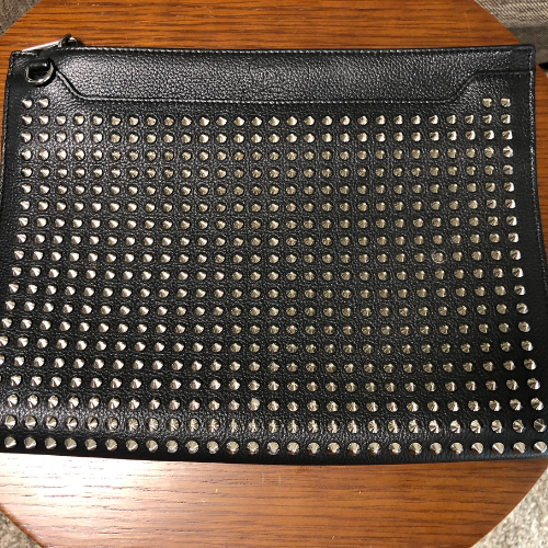 ルブタン のクラッチ