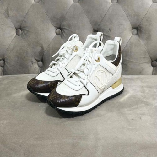 ランナウェイスニーカー