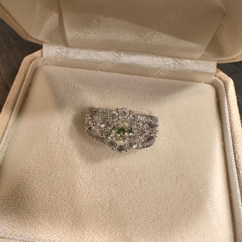 真ん中イエローダイヤリング