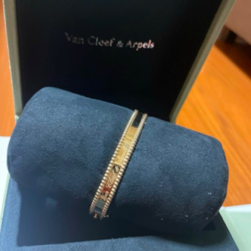 ヴァンクリーフアンドアーペル　ペルレバングル