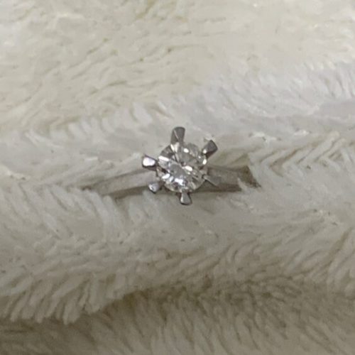 ダイヤ立て爪リング