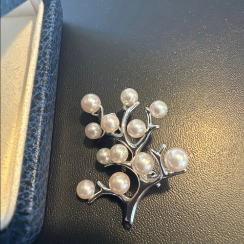 ミキモトブローチ