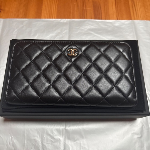 シャネルマトラッセジップ長財布