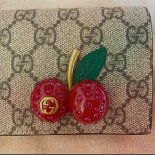GUCCI GGスプリーム　さくらんぼ付き2つ折り財布