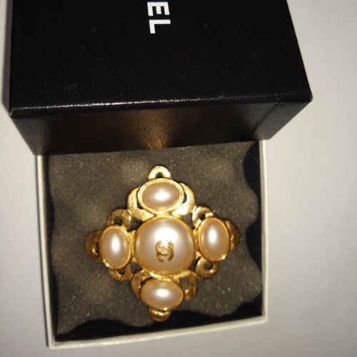 シャネル　ブローチ