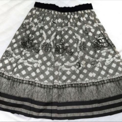 ロイスクレヨン フレアスカート