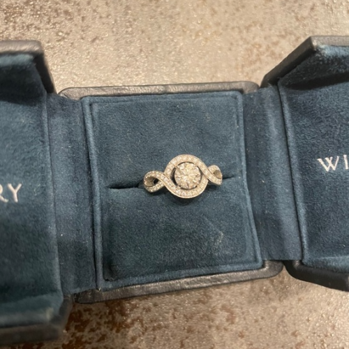 ハリーウィンストン　リリークラスター