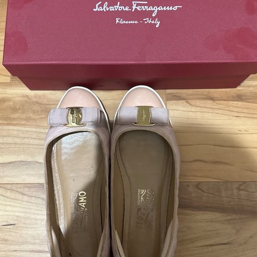 フェラガモパンプス