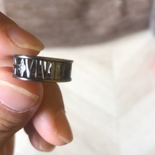 ヴィヴィアンウエストウッドピアス　ガンメタリック