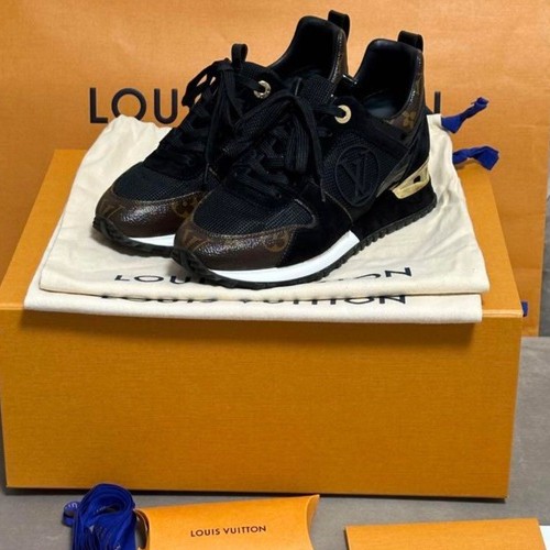 ランナーウェイスニーカー