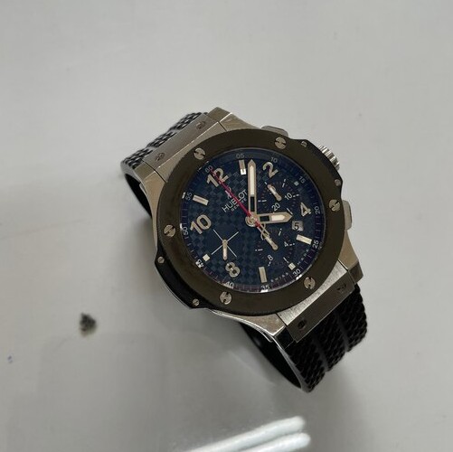 ビッグバン　黒文字盤