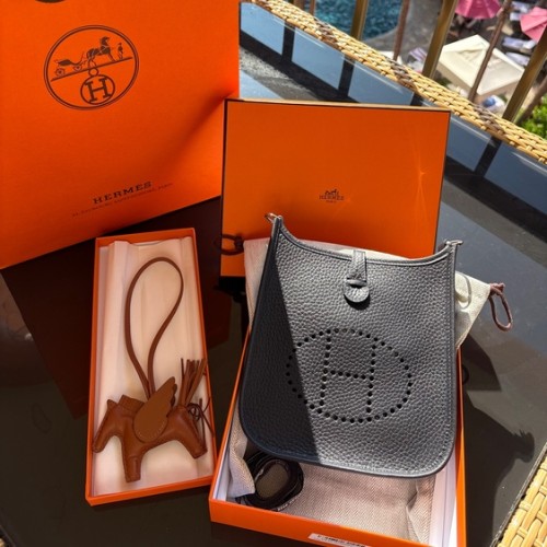 ミニエヴリン16 アマゾーヌ