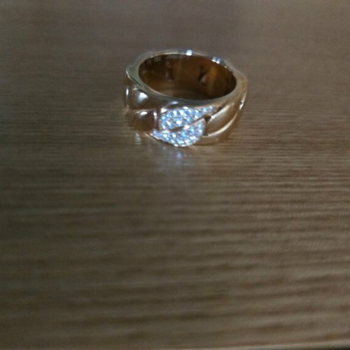 カルティエラドーニャリングダイヤ