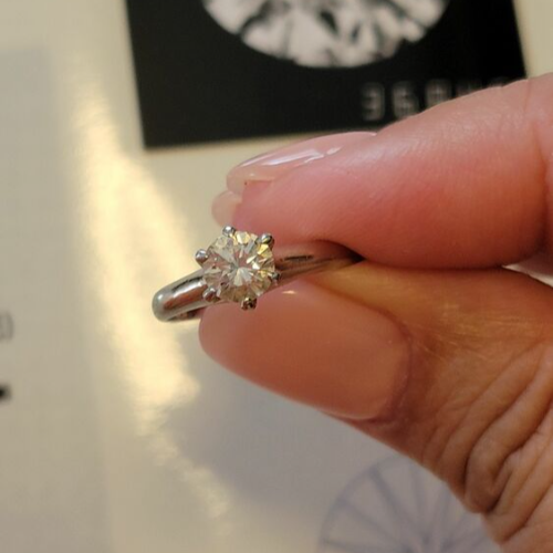 ダイヤの婚約指輪