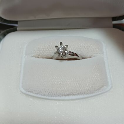 立爪　ダイヤモンドリング