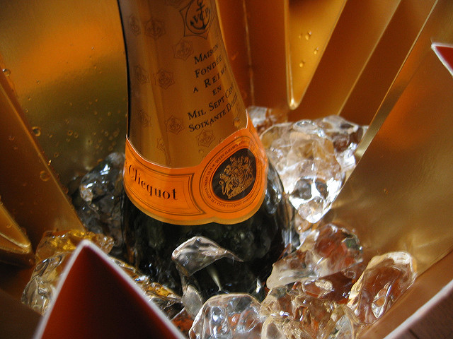 シャンパンの定番 ヴーヴ クリコ 買取ポイント 買取一括比較のウリドキ