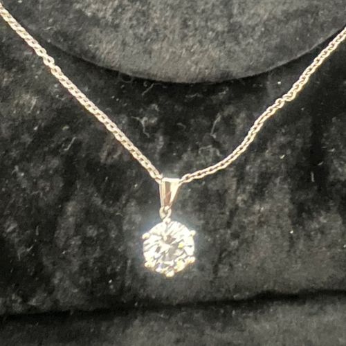 ダイアモンドネックレス