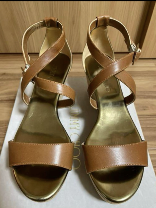 ジミーチュウ／クロスストラップ サンダル（ブラウン）