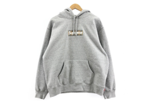 Supreme×BURBERRY
Box Logo Hooded Sweatshirt