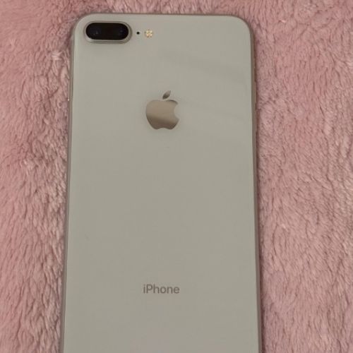 iPhone8 Plus 64GB au