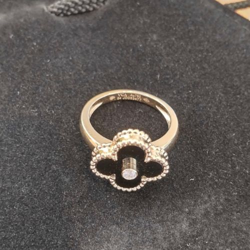 ヴァン クリーフ&アーペル ヴィンテージアルハンブラ オニキスリング