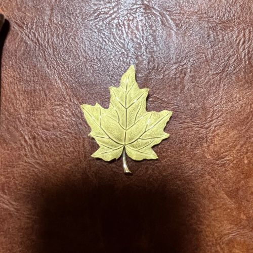 ティファニー　メープルリーフブローチ k18