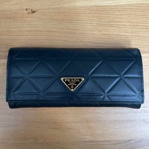 トライアングルモチーフラージレザーウォレット