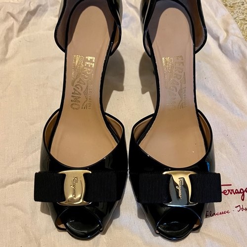 サルヴァトーレフェラガモパンプス