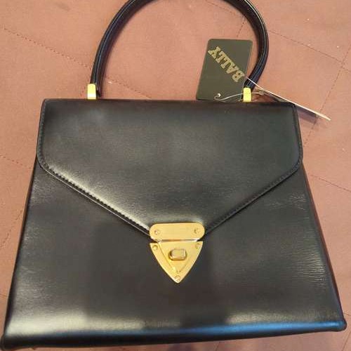 BALLYバッグタグ付き