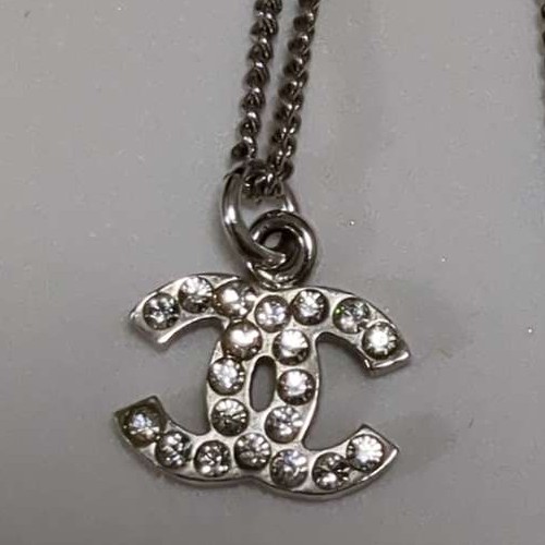 CHANEL ココマークシルバーラインストーンネックレス