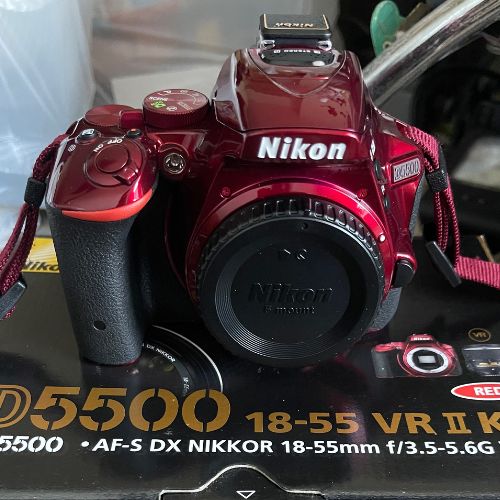 Nikon d5500 vrⅡ キット　赤