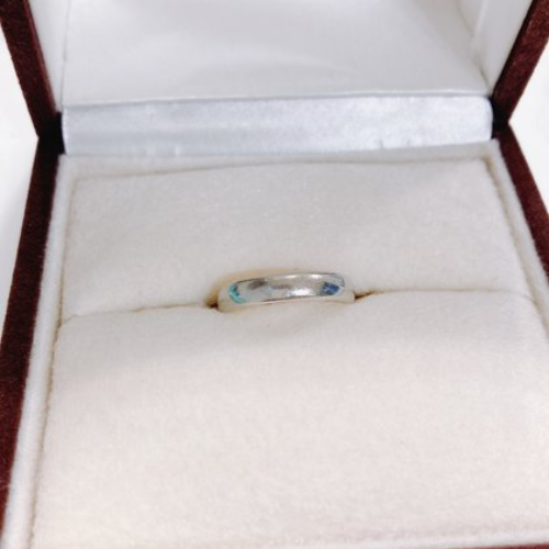 セリーヌプラチナリング/内側ルビー入り