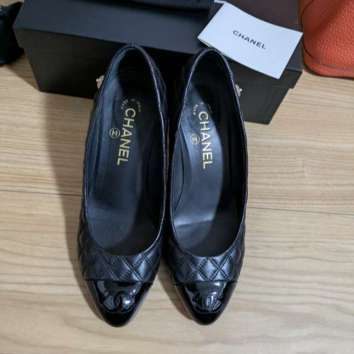 シャネルのハイヒール