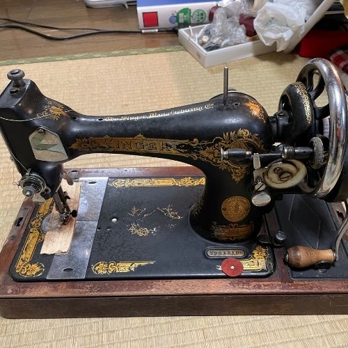 シンガーの手回しミシン