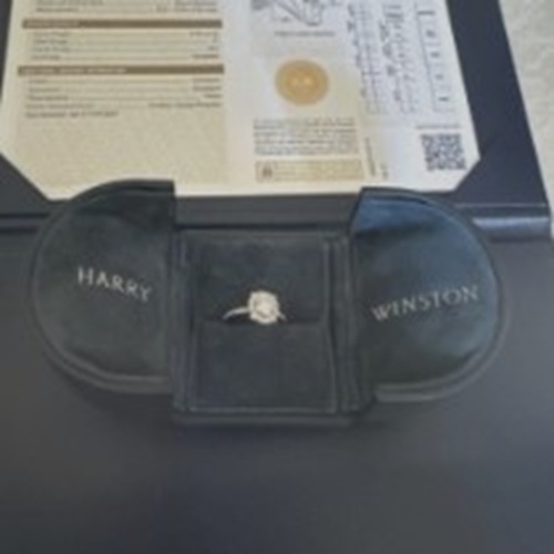 ハリーウィンストン　ベル・エンゲージメントリング0.4カラットリング
