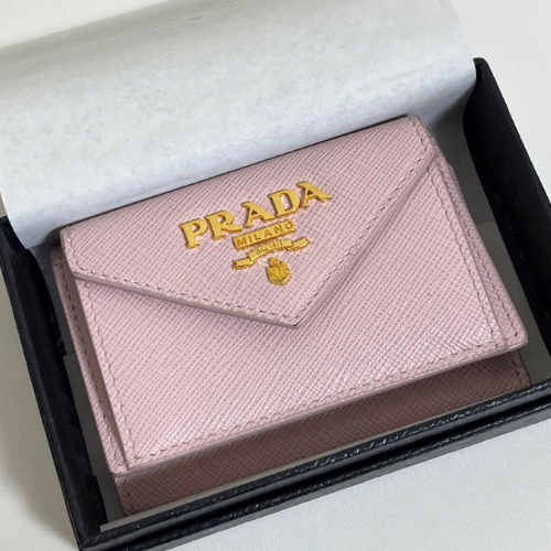 美品プラダ ピンク 三つ折り財布 サフィアーノ ミニ財布 レディース PRADA