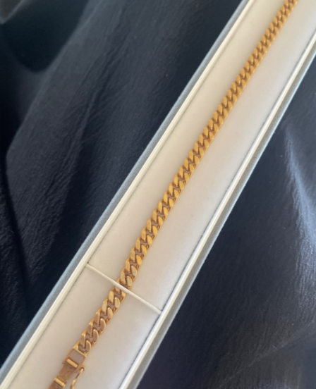 金のブレスレット