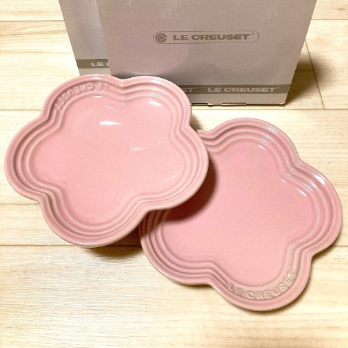 ル・クルーゼ サテンピンク フラワープレート