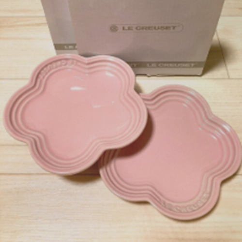 ル・クルーゼ サテンピンク フラワープレート