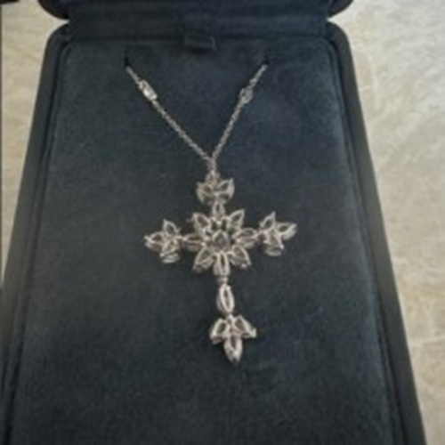 シンボルズバイハリーウィンストンマーキースクロスペンダント3.8ct