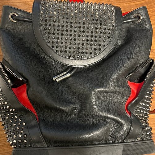 ルブタンリュック