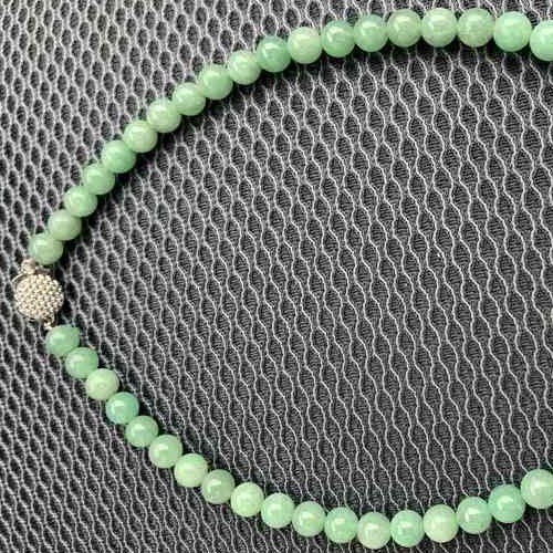 翡翠ネックレス