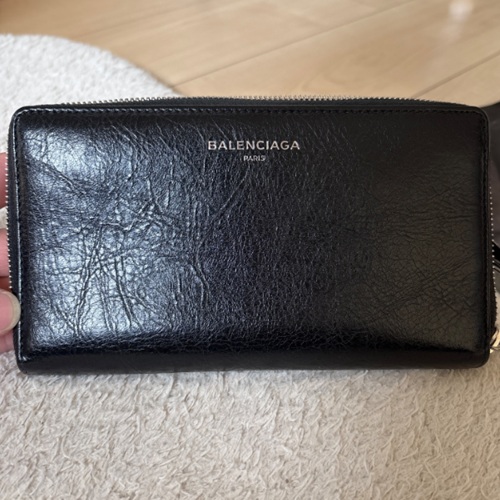 エッセンシャル ラウンドファスナー財布