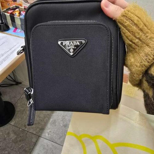 PRADAショルダーバック