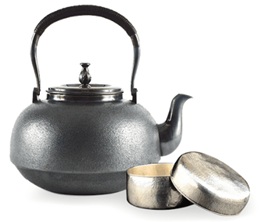 銀瓶と菓子入れなど