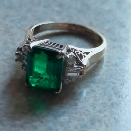 エメラルド指環