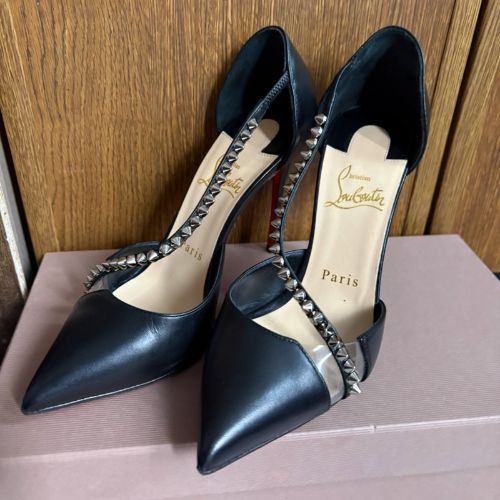 スタッズパンプス