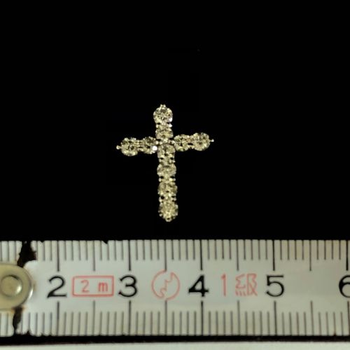 プラチナダイヤモンドクロスペンダント