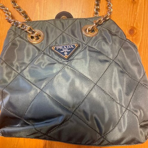 プラダ 三角ロゴ プレート キルティング ナイロン チェーン ショルダー バッ